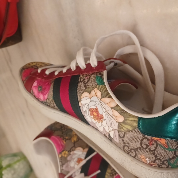 Authentic Gucci shoes - Picture 7 of 8